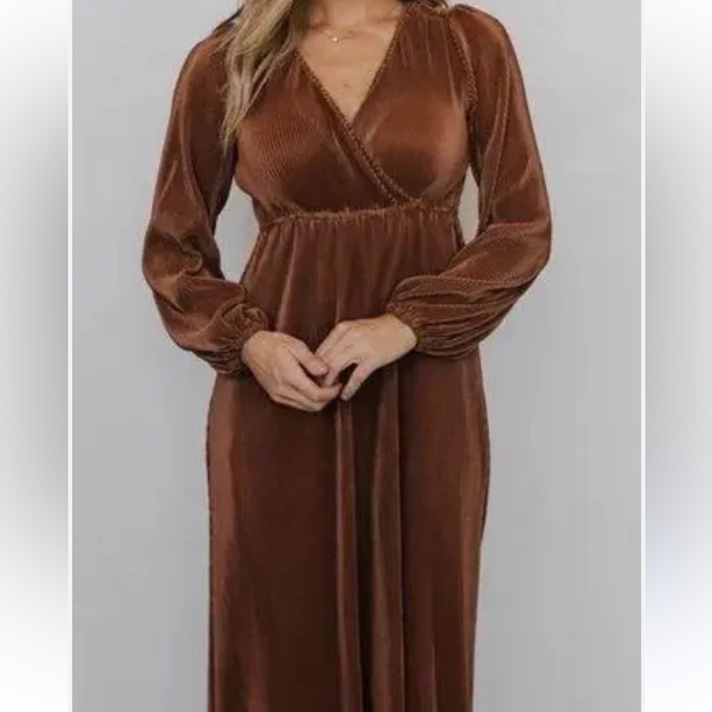 Elegant Brown Long Sleeve Dress - Picture 1 of 3